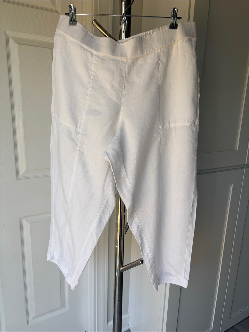 Eileen Fisher White Cropped Linen-Blend Pants, Size L.
